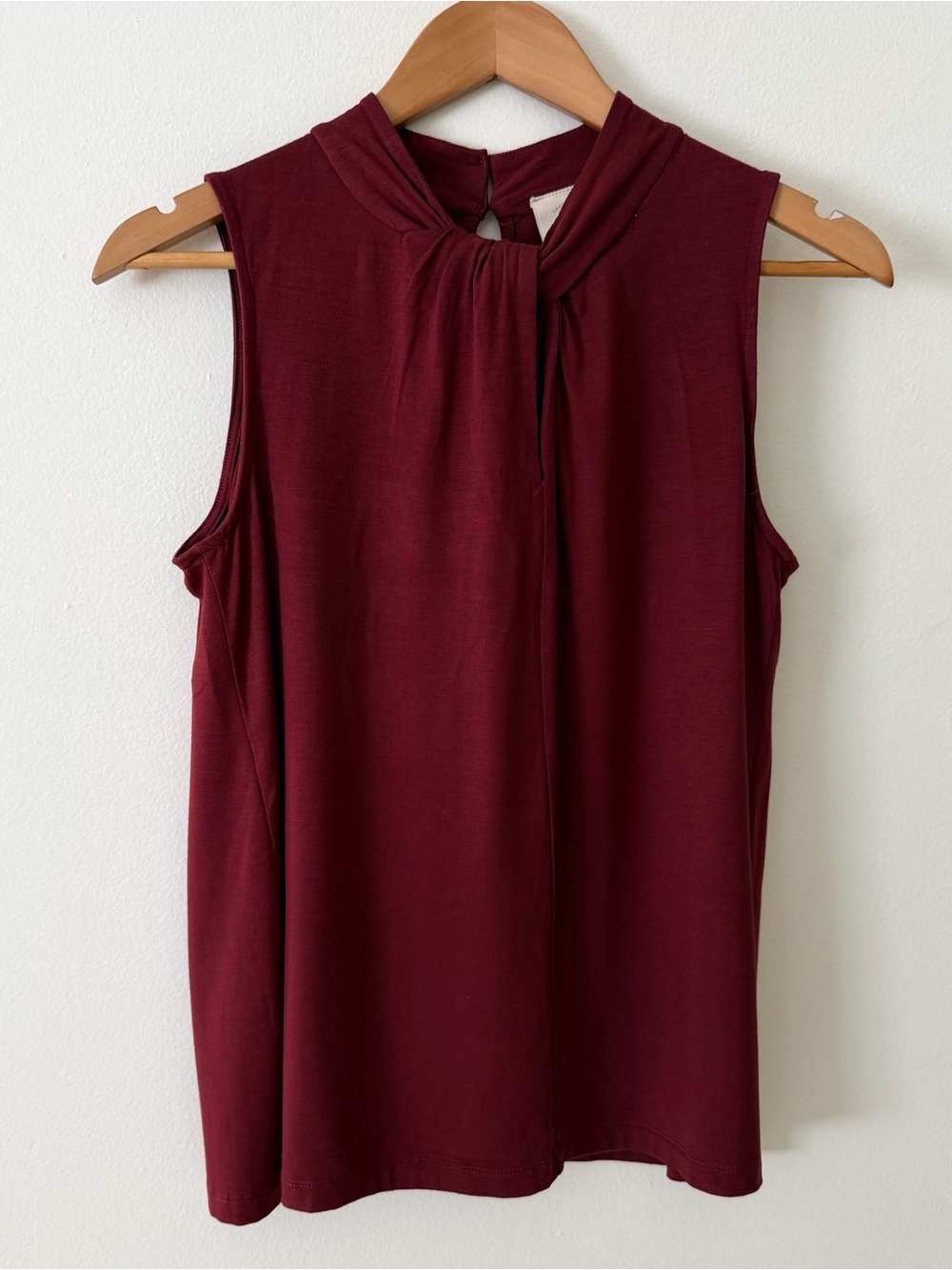 Women’s Twist-Neck Sleeveless Camisole in Burgundy
